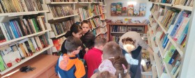 Библиобус слави књигу и Ускрс са најмлађима